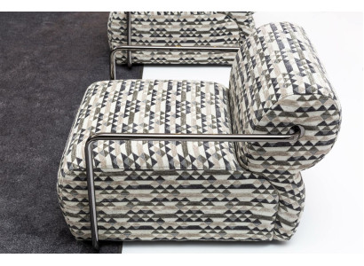 Silla de diseñador de lujo de una plaza moderna para salón en tela acolchada.