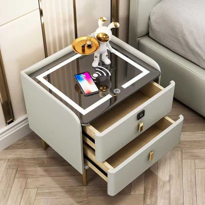 Smart Table con cajón de carga inteligente en el área interior de su dormitorio.