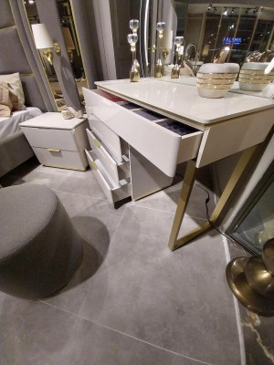 Diseño de tocador con espejo Muebles de lujo para el dormitorio 2 piezas Nuevo