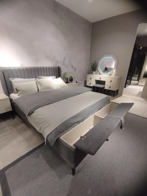 Conjunto de dormitorio de lujo Diseño cama doble elegante 2 mesitas de noche