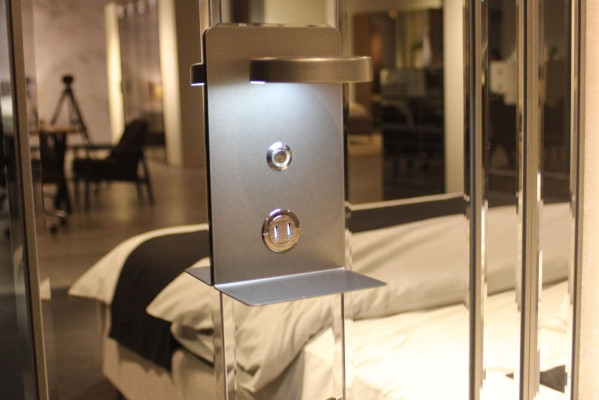 Cama 2x mesitas de noche Banco Diseño Dormitorio Set 4 piezas Muebles de lujo Nuevos