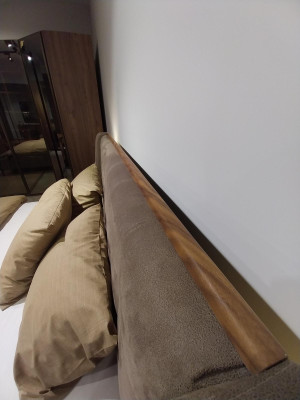 Dormitorio de lujo cama doble diseño elegante moderno cama nueva hotel
