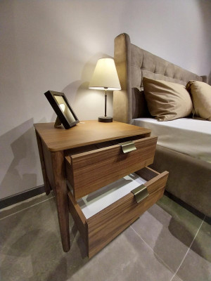 Conjunto de dormitorio de diseñador Cama de lujo 2 mesitas de noche de madera Completamente nueva 3 piezas.