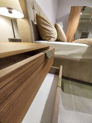 Conjunto de dormitorio de diseñador Cama de lujo 2 mesitas de noche de madera Completamente nueva 3 piezas.