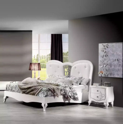 Conjunto de 5 piezas para dormitorio: cama, 2 mesitas de noche, armario. Muebles modernos.