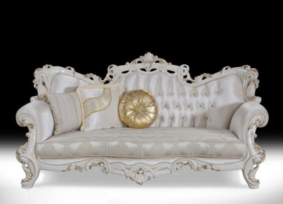 Diseño de sofá de tres plazas Chesterfield con cojines tapizados en tela.