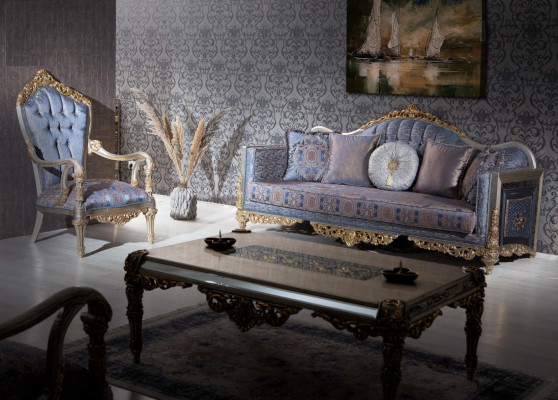 Sillón de lujo de estilo clásico para la sala de estar con patrones decorativos dorados.