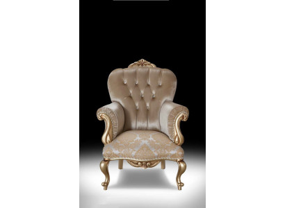 Sillón clásico con decoración beige y diseño Chesterfield para la sala de estar.