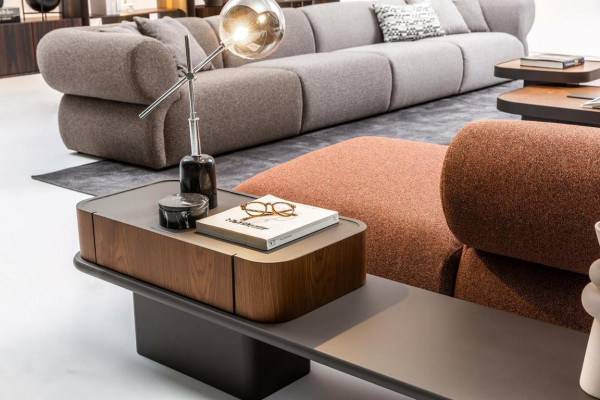 Gran juego de sala de estar de cinco plazas, tres plazas, sillón, reposapiés, conjunto de sofás.