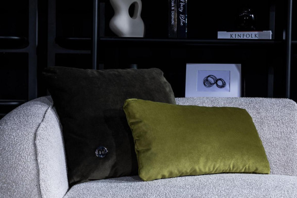 Sofá gris de tres plazas con sillón, conjunto de tapicería de diseño de lujo.