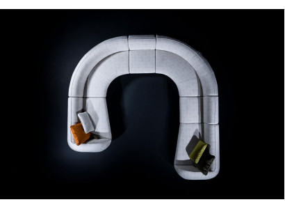 Gran conjunto de sala de estar de Sofá en forma de U de gran tamaño de color gris, lujoso y moderno.