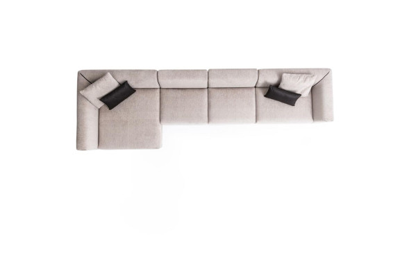 Sofá esquinero en forma de L de color beige para sala de estar, diseño de tela moderno.