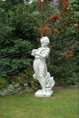 La escultura de mujer de 122 cm es una figura de diseño para jardín.