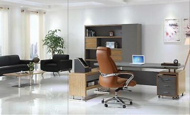 Conjunto completo de muebles de 2 piezas. Escritorio de diseñador para la oficina o la sala de trabajo.
