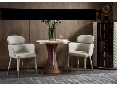 Mesa de comedor con juego de sillas, grupo de 3 piezas. Estilo italiano de decoración.