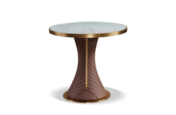 Mesa de comedor con juego de sillas, grupo de 3 piezas. Estilo italiano de decoración.