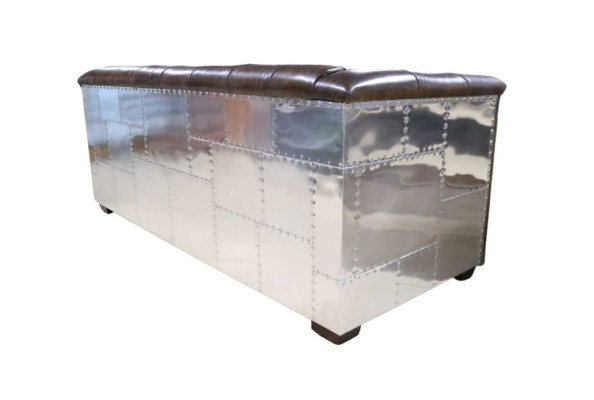 Sofá de 3 plazas Chesterfield de estilo vintage, color marrón envejecido de cuero desgastado.