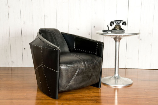 Mueble de avión vintage, sillón de cuero negro auténtico de diseño retro.