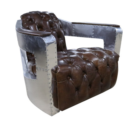 Hermosa silla de orejas vintage Chesterfield de aviador de club.