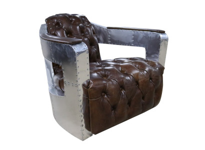 Hermosa silla de orejas vintage Chesterfield de aviador de club.