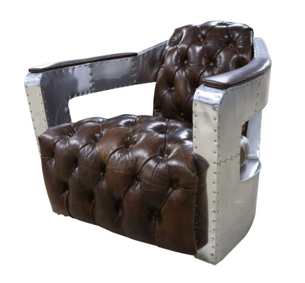 Hermosa silla de orejas vintage Chesterfield de aviador de club.