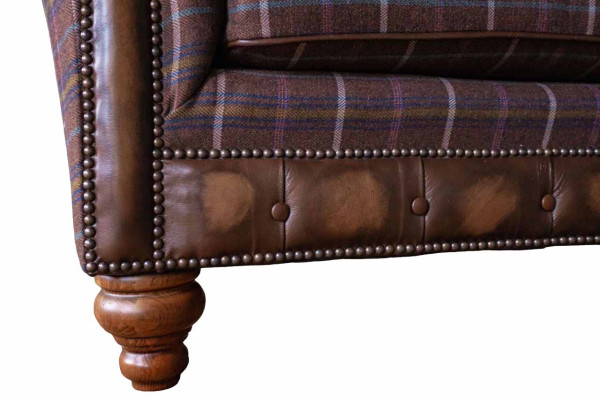 Chesterfield sofá de 1 asiento tapizado de tela de lujo.