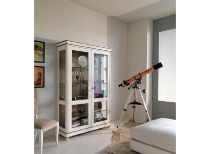 Vitrina de madera, armarios de lujo, diseño clásico de aparador en blanco italiano.