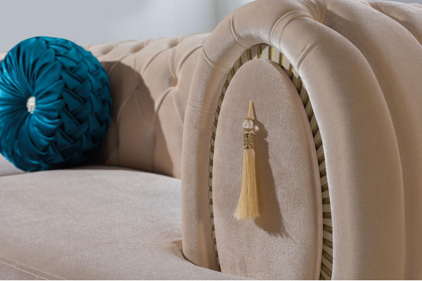 Conjunto de sofás beige de lujo de 3+2+1 plazas en estilo elegante.