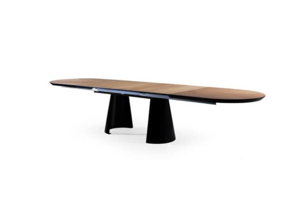 Mesa de comedor Mesa ovalada extensible de madera color café.