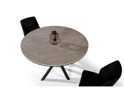 Mesa de comedor redonda extensible de madera gris.