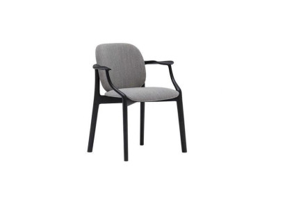 Silla de comedor gris diseñada, marco de madera, silla con apoyabrazos, muebles tapizados.