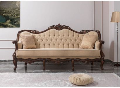 Sofá de tres plazas tapizado en tela beige Chesterfield de 235 cm.