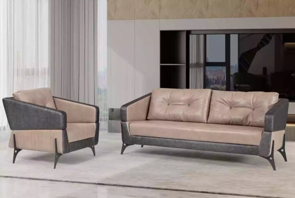 Sofá de lujo en beige para sala de estar con silla de oficina y sofá de tres plazas.