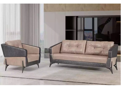Sofá de lujo en beige para sala de estar con silla de oficina y sofá de tres plazas.