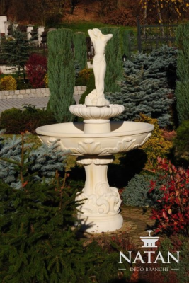 Fuente de jardín con fuente de rana de 165 cm en fuente de piedra.