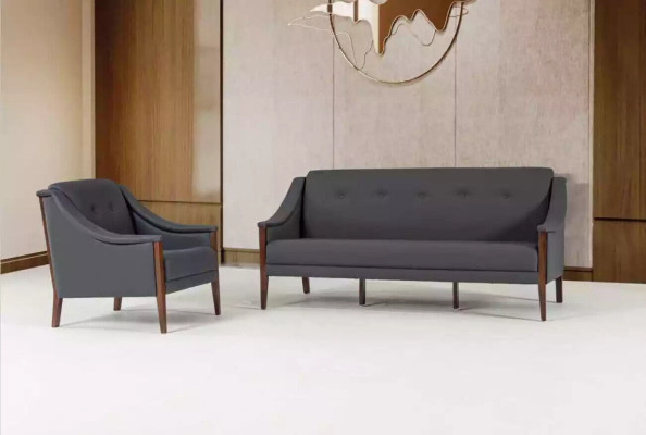 Silla de oficina gris de diseño moderno tapizada para el trabajo de la habitación.