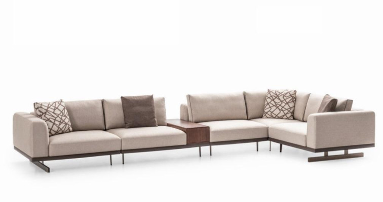Gran sofá de esquina de tela en forma de L, sofás beige para salón.