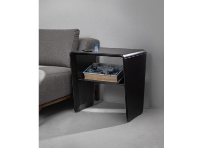 Elegante mesita de noche negra de madera para el dormitorio.
