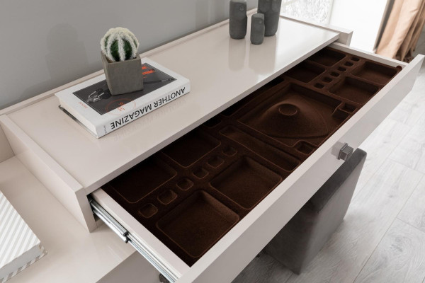 Conjunto de dormitorio beige con tocador de diseñador, espejo y taburete 3 piezas.