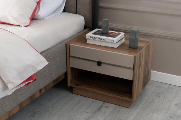 Mesita de noche marrón elegante con cajones, nuevo