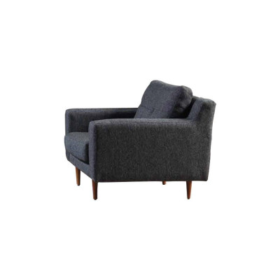 Juego de sala gris de lujo con 2 sofás de tela y un sillón tapizado de diseñador.