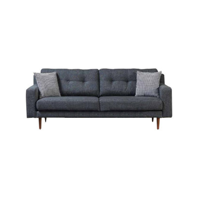 Juego de sala gris de lujo con 2 sofás de tela y un sillón tapizado de diseñador.