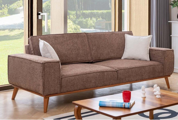 Sala de estar Set de dos piezas beige con sofá de tres plazas de lujo y sillón blanco individual.