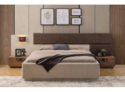 Conjunto exclusivo de dormitorio de diseñador. Cama beige con mesitas de noche marrones.
