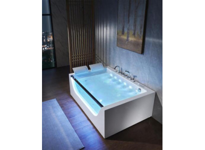 Baño de hidroterapia en bañera de hidromasaje interior bienestar de baño.