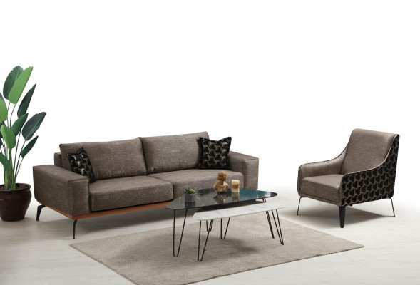 Completo conjunto de sofás para la sala de estar. 2 sofás de 3 plazas en tela y sillón de 3 piezas.