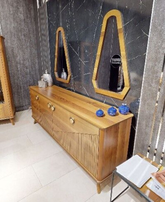 Elegante aparador marrón de lujo de 4 puertas de madera, muebles de madera robustos.