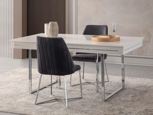 Mesa de comedor moderna extensible de madera blanca para el comedor.