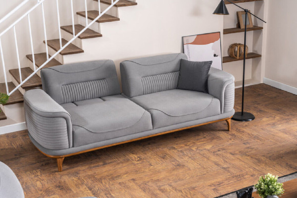 Moderno conjunto de sala de estar de 2 piezas en color gris: sofá de tres plazas y sillón.