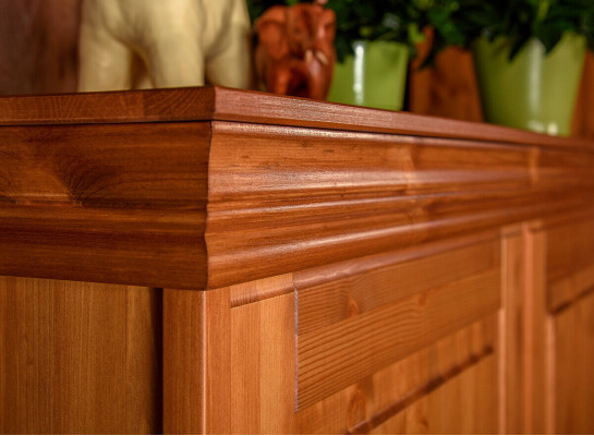Armario de madera para habitación de estilo moderno con estantes multifuncionales.